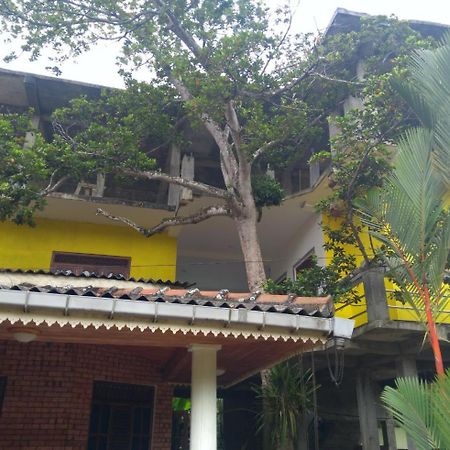 YellowAppartments Hikkaduwa Esterno foto