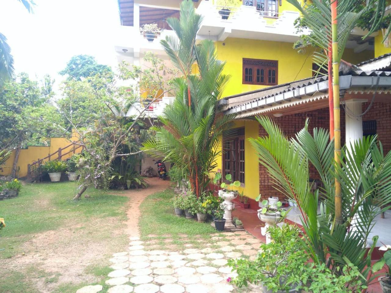 YellowAppartments Hikkaduwa Esterno foto