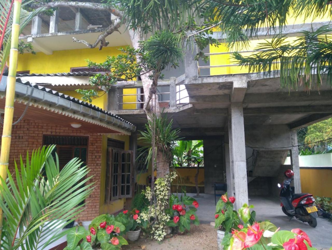 YellowAppartments Hikkaduwa Esterno foto